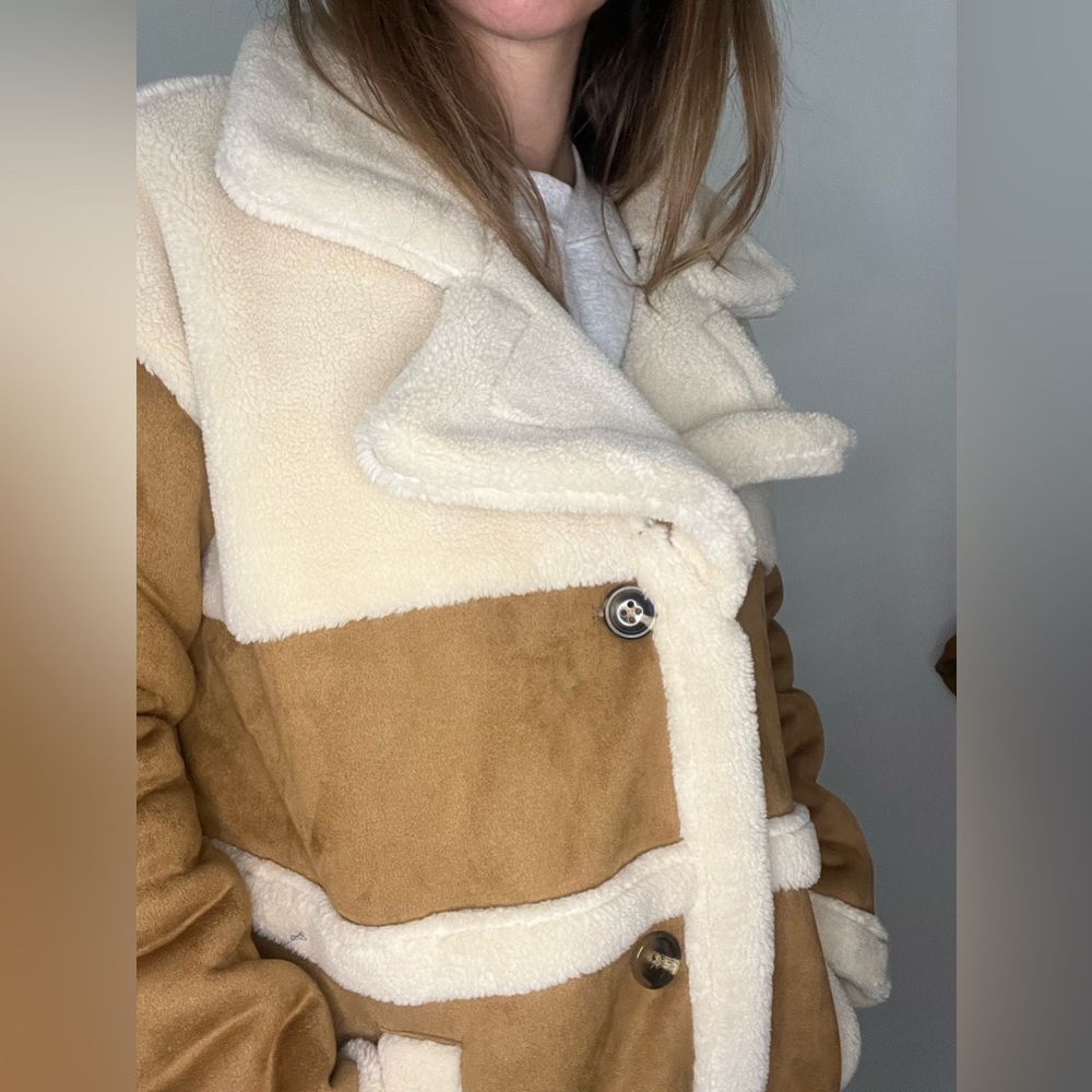 NWOT Women's BLANC NYC faux Tan and Cream Shearling Coat - Picture 4 of 6